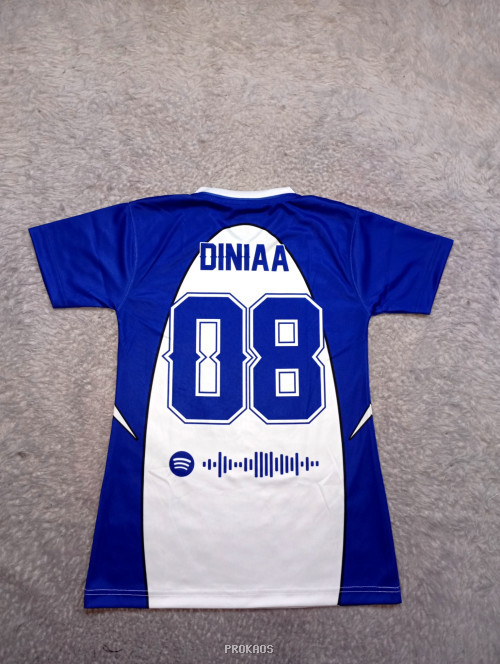 Jersey Biru-Putih: 'Sassy But Classy' Nomor 08 - Gambar 2