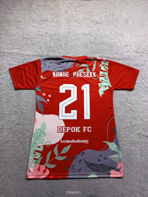 Jersey Depok FC Merah: Desain Floral & Nomor 21 - Gambar 2