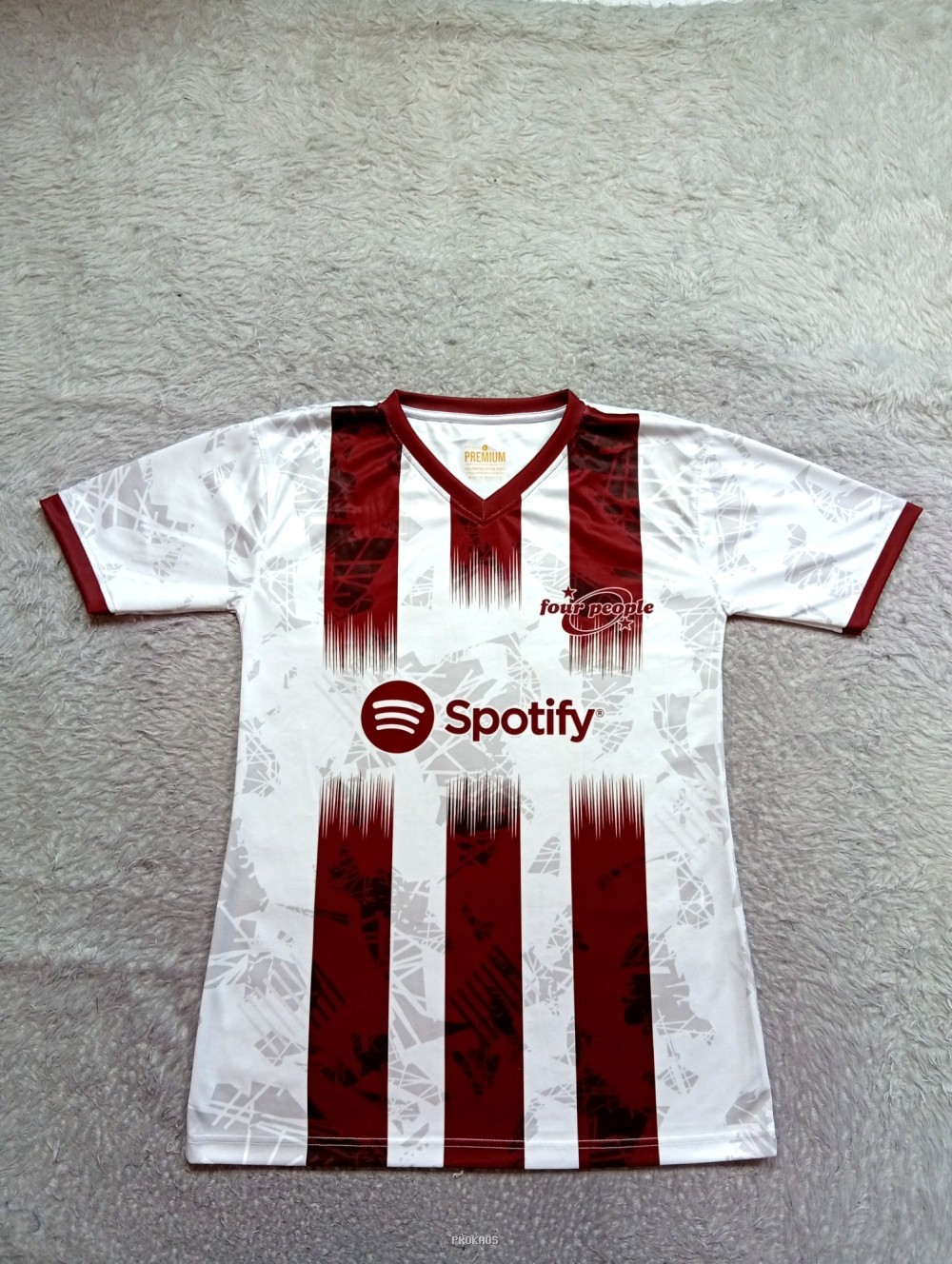 Jersey Putih dengan Garis Merah Marun dan Sponsor Spotify - Jersey Custom PROKAOS
