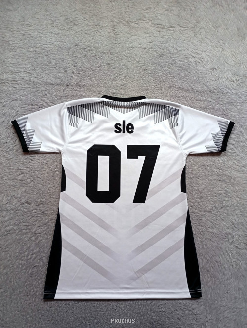 Jersey Putih SMA Ladies: Desain Simpel dengan Detail Hitam - Gambar 2