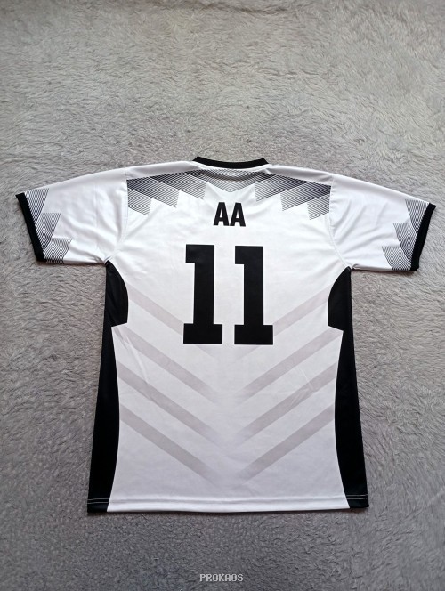 Jersey Putih SMA Ladies: Desain Simpel dengan Detail Hitam - Gambar 4