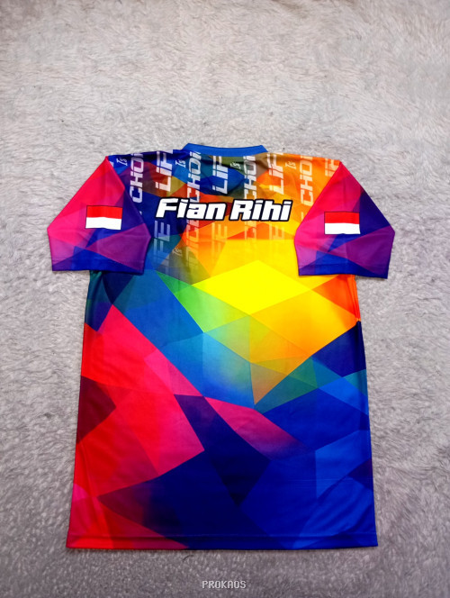 Jersey Sporty 'Life & Choice' dengan Desain Geometris Berwarna-warni - Gambar 2