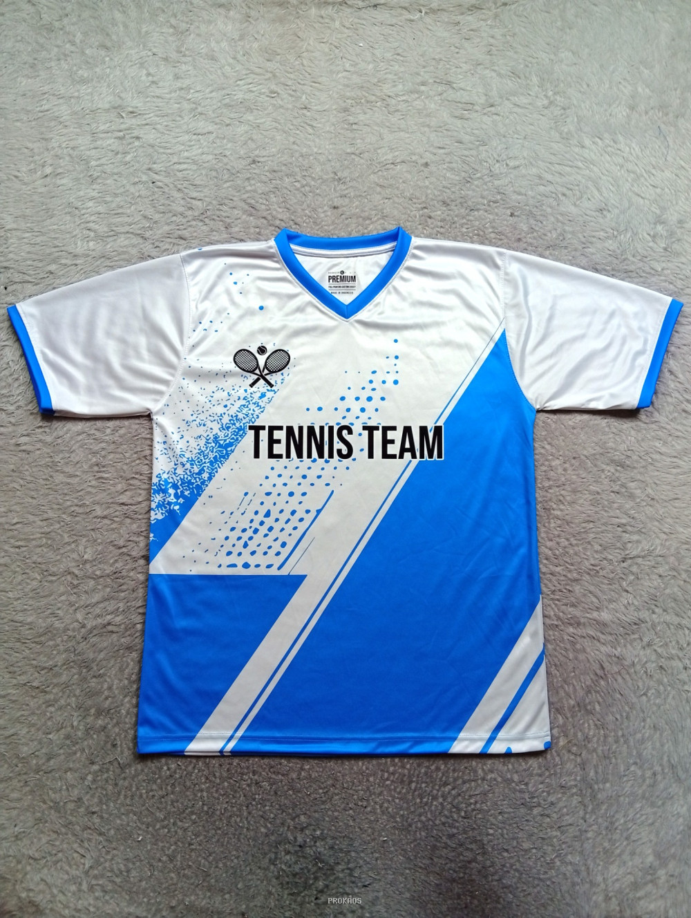 Jersey Tenis Putih-Biru: Desain Dinamis dengan Logo Racket - Jersey Custom PROKAOS