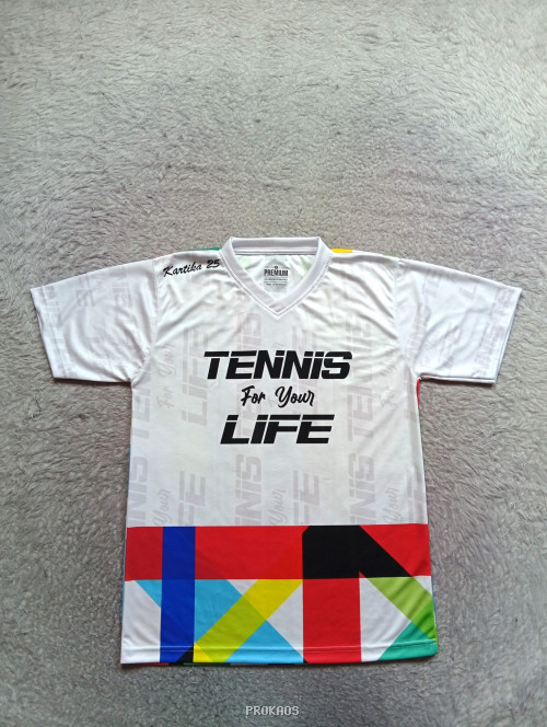 Jersey Tenis Putih dengan Desain Colorful dan Tulisan 'Tennis' - Jersey Custom PROKAOS