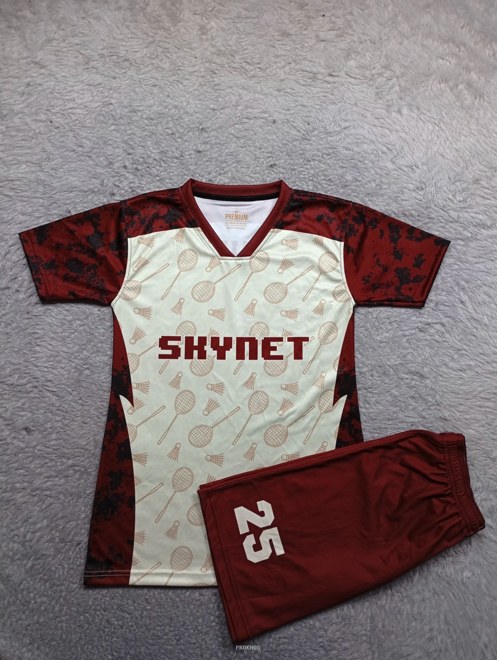 Jersey Badminton 'Skynet' Merah-Putih dengan Celana Pendek - Jersey Custom PROKAOS