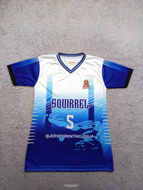 Jersey Bola 'Squirrel' Biru-Putih dengan Logo dan Nomor 5 - Jersey Custom PROKAOS