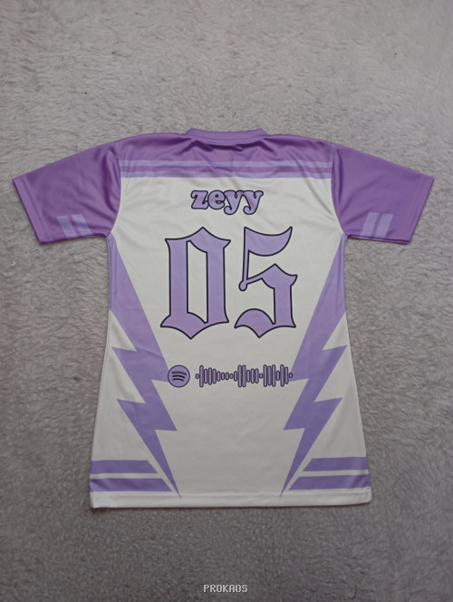 Jersey Putih Ungu: Desain Petir & Logo NUEVEC - Gambar 2