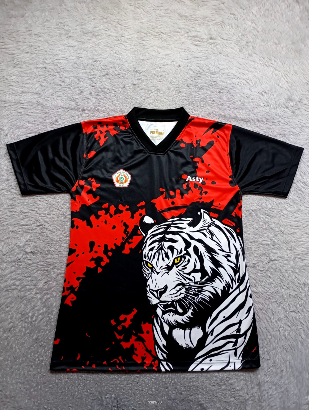 Jersey Hitam Merah dengan Desain Harimau Garang - Jersey Custom PROKAOS