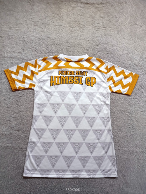 Jersey Putih "Comeback Fighter" dengan Detail Oranye dan Motif Unik - Gambar 2