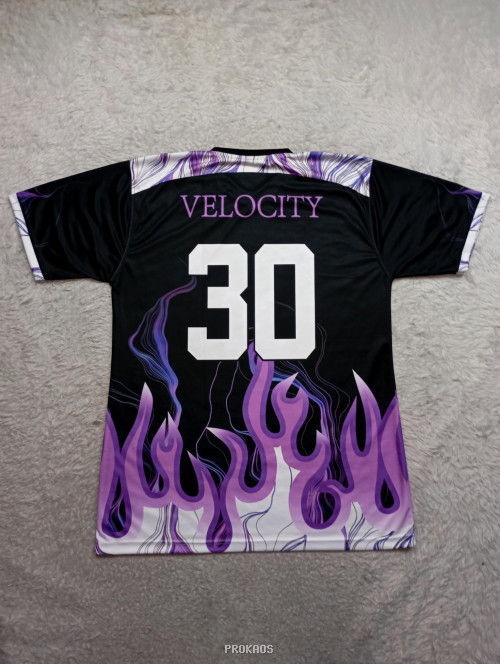 Jersey Hitam dengan Desain Api Ungu dan Nomor 30 - Gambar 2